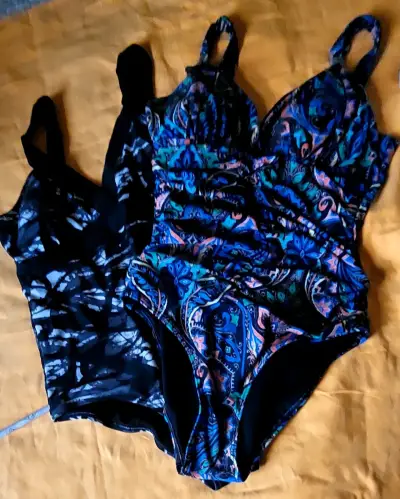 Trajes de baño enteros estampados para mujer - miniatura 1