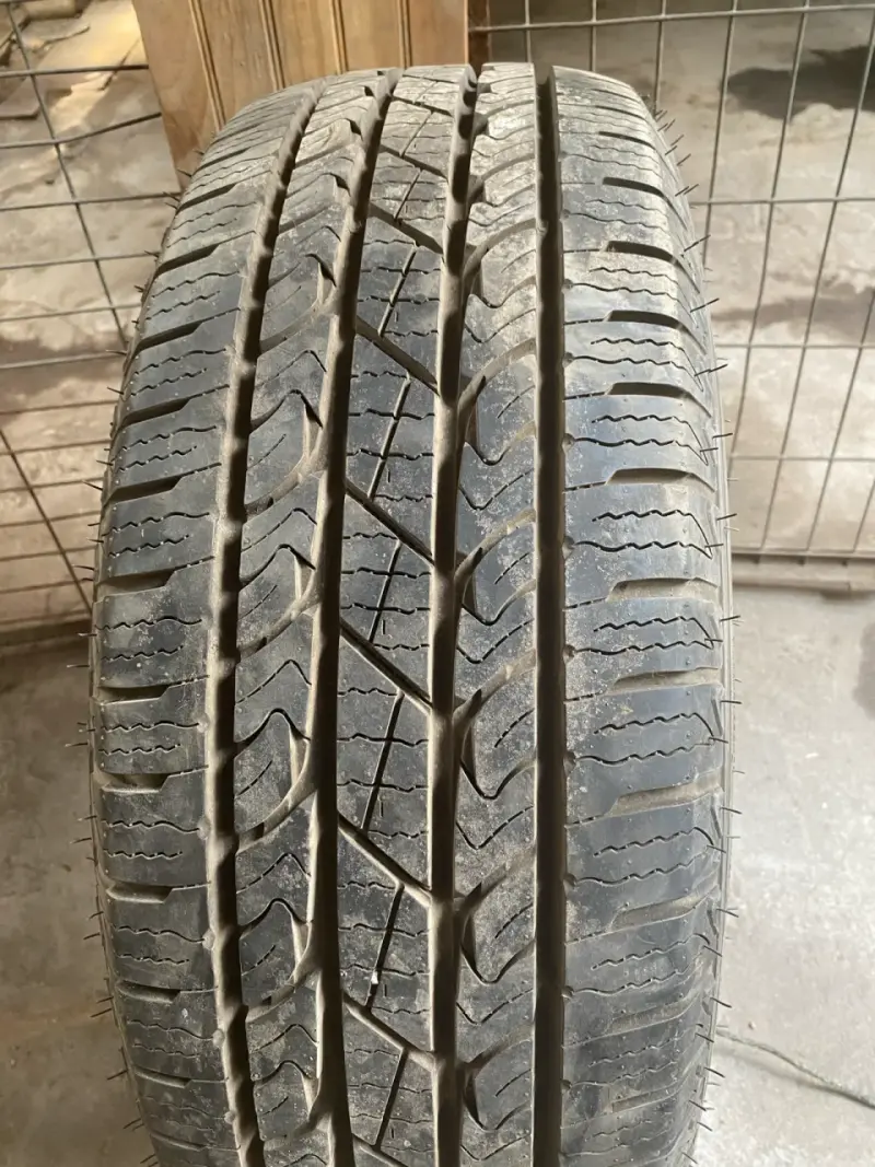 Neumático Nexen Roadian HTX RH5 con llanta - 3