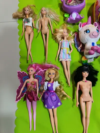 Lote de muñecas y juguetes variados para niños - miniatura 6