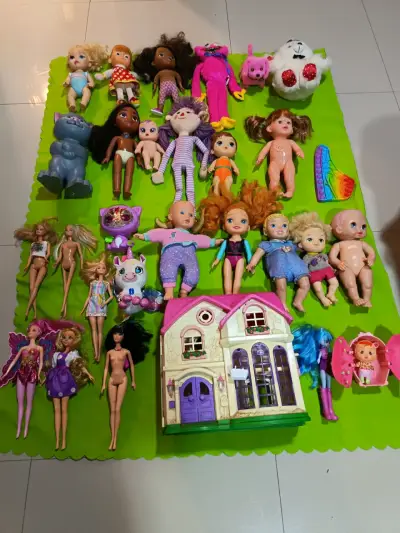 Lote de muñecas y juguetes variados para niños - miniatura 8