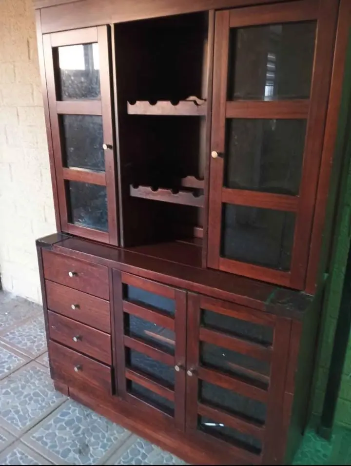 Vitrina Magefesa de madera con puertas de vidrio - 1