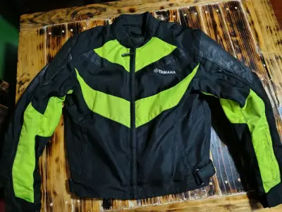 Chaqueta de moto Yamaha negra y verde - miniatura 1