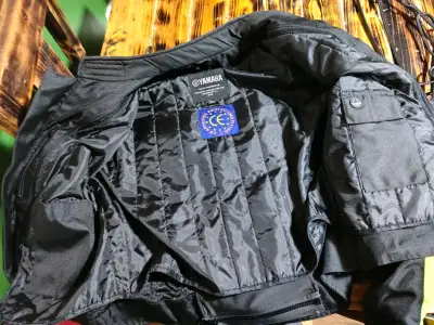 Chaqueta de moto Yamaha negra y verde - miniatura 3