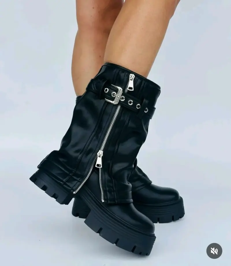 Botas biker negras con hebilla - 1
