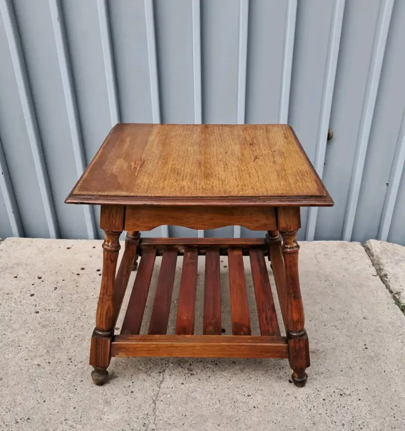 Mesa de Madera Vintage con Estante Inferior - 1