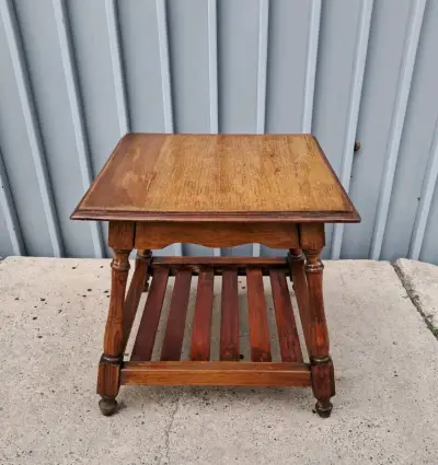 Mesa de Madera Vintage con Estante Inferior - miniatura 1
