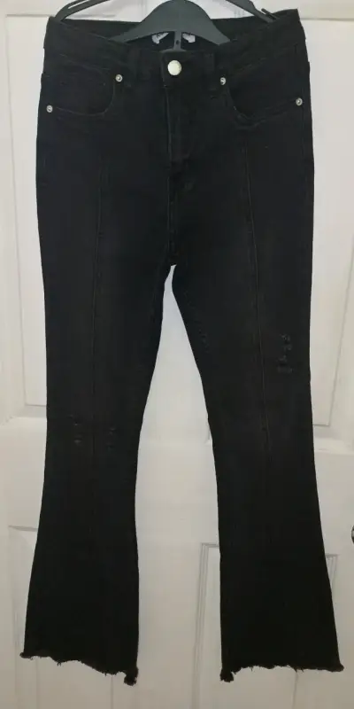Jeans acampanados negros para mujer - miniatura 1