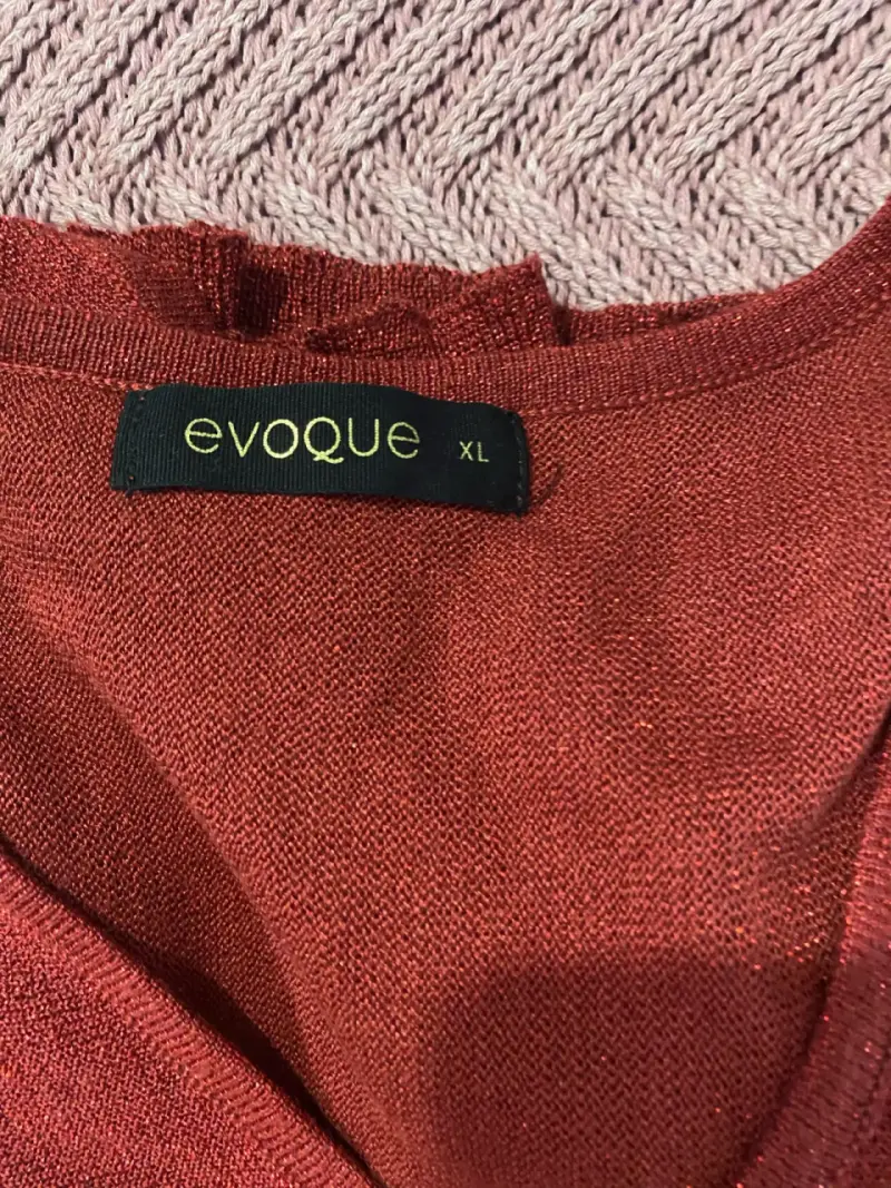 Suéter sin manga rojo con brillo Evoque XL - 2