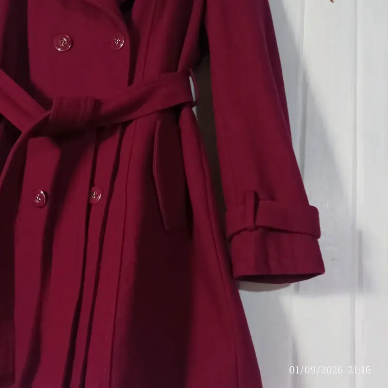 Abrigo color magenta mujer con cinturón elegante - 5
