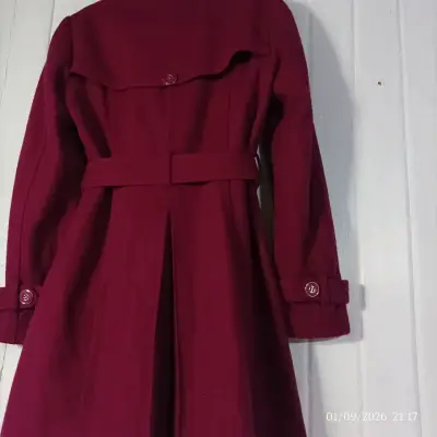 Abrigo color magenta mujer con cinturón elegante - miniatura 6