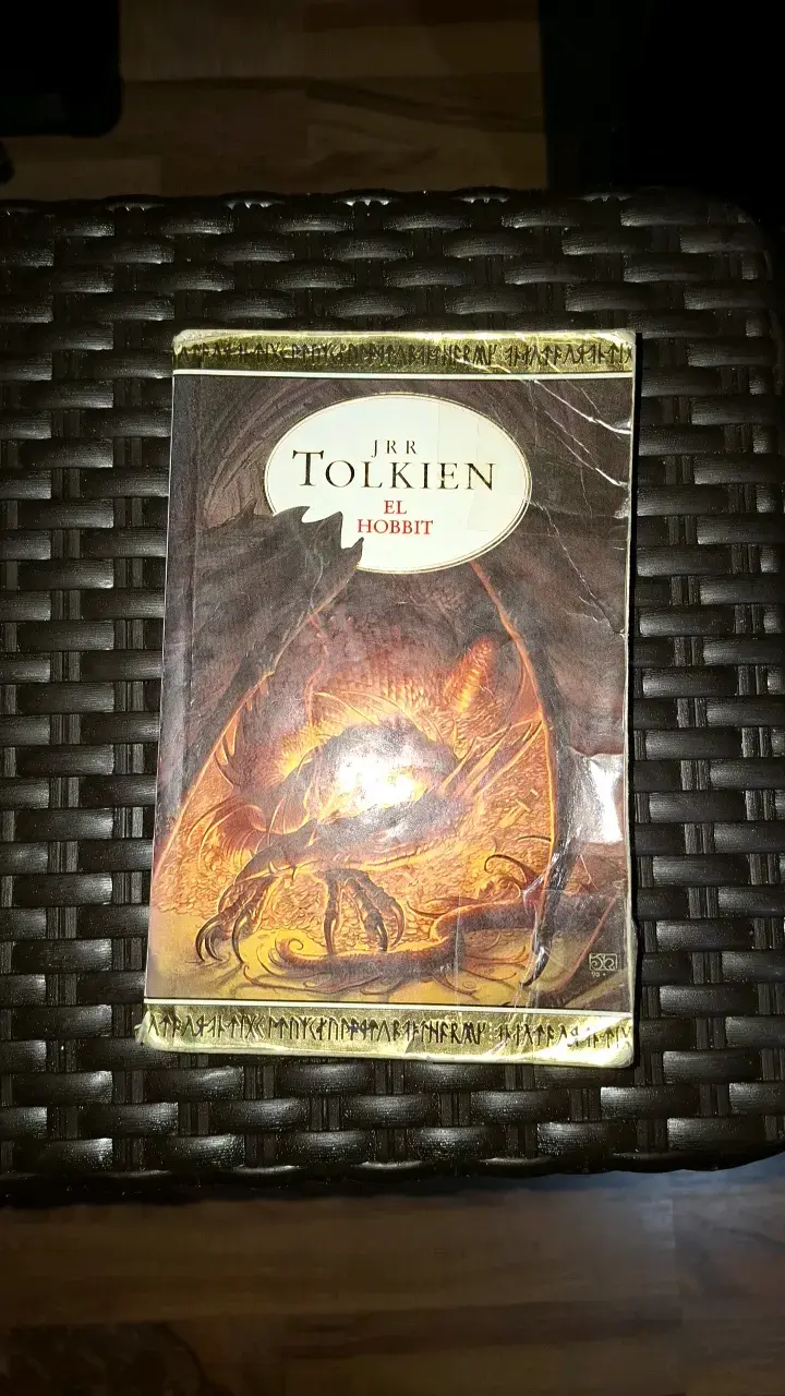 Libro El Hobbit de J.R.R. Tolkien - 1