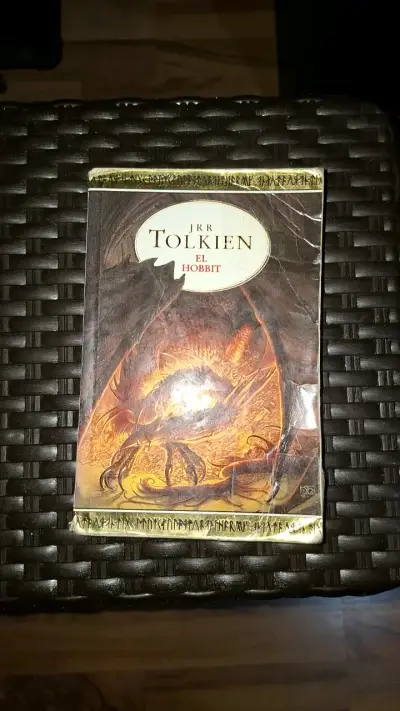 Libro El Hobbit de J.R.R. Tolkien - miniatura 1