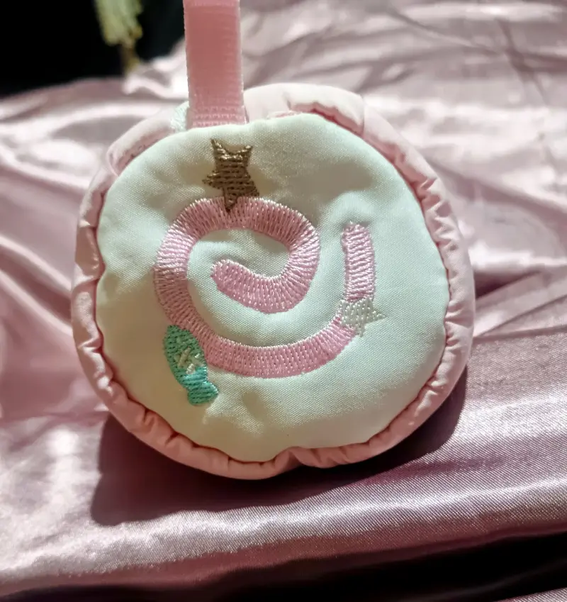 Estuche rosado acolchado con diseño de gato - 4