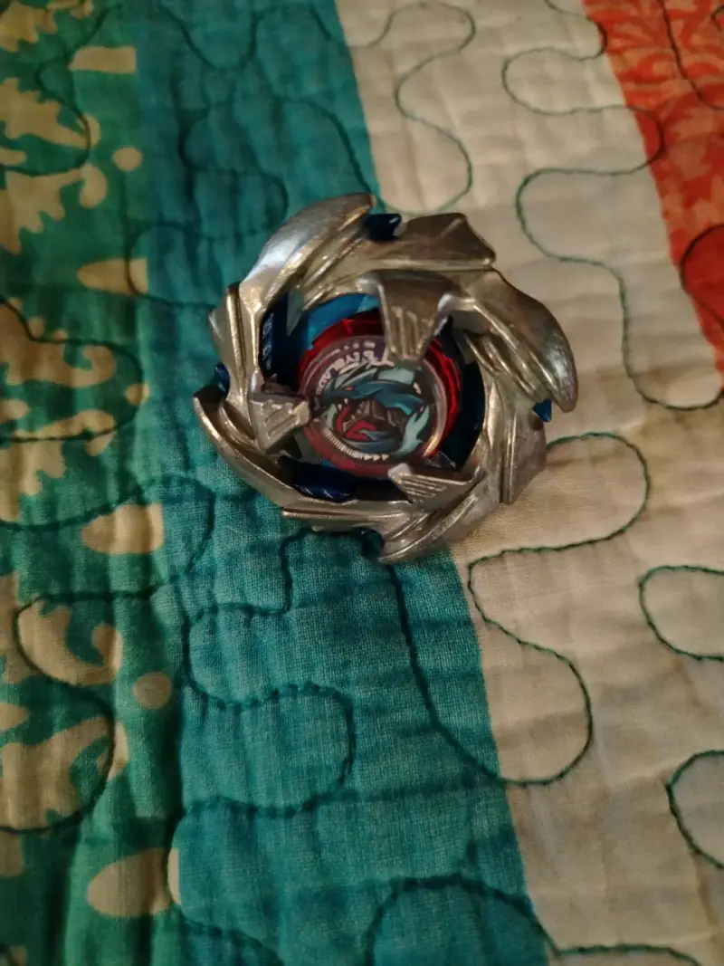 Set de peonzas Beyblade con lanzadores y caja - 2