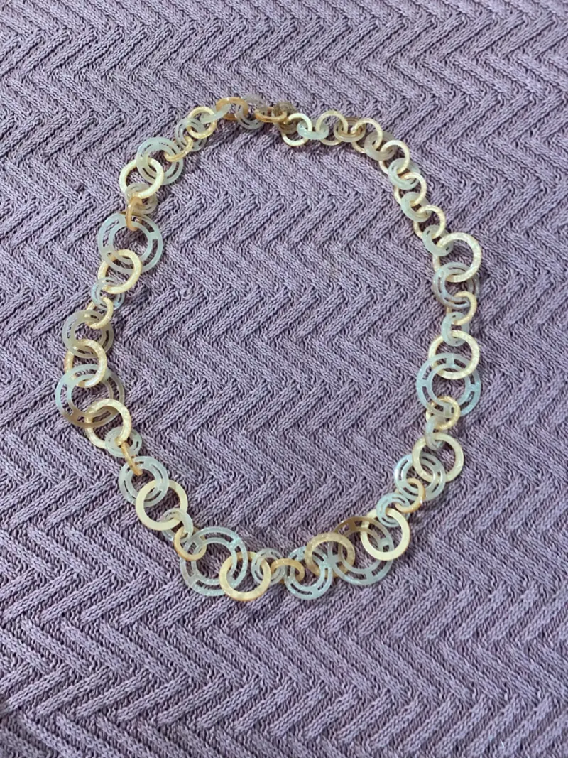 Collar de eslabones dorados elegante - 1