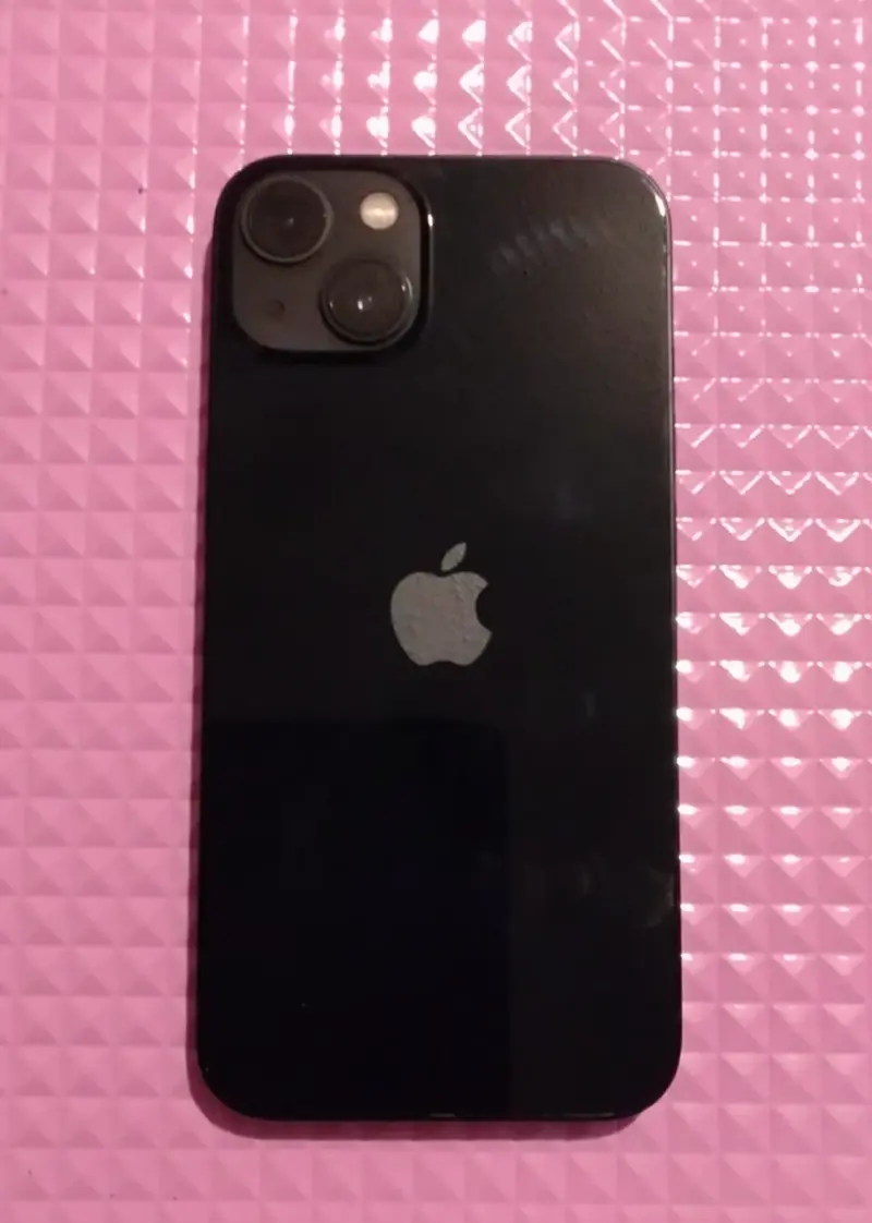 iPhone 13 en buen estado con batería al 89% - 1