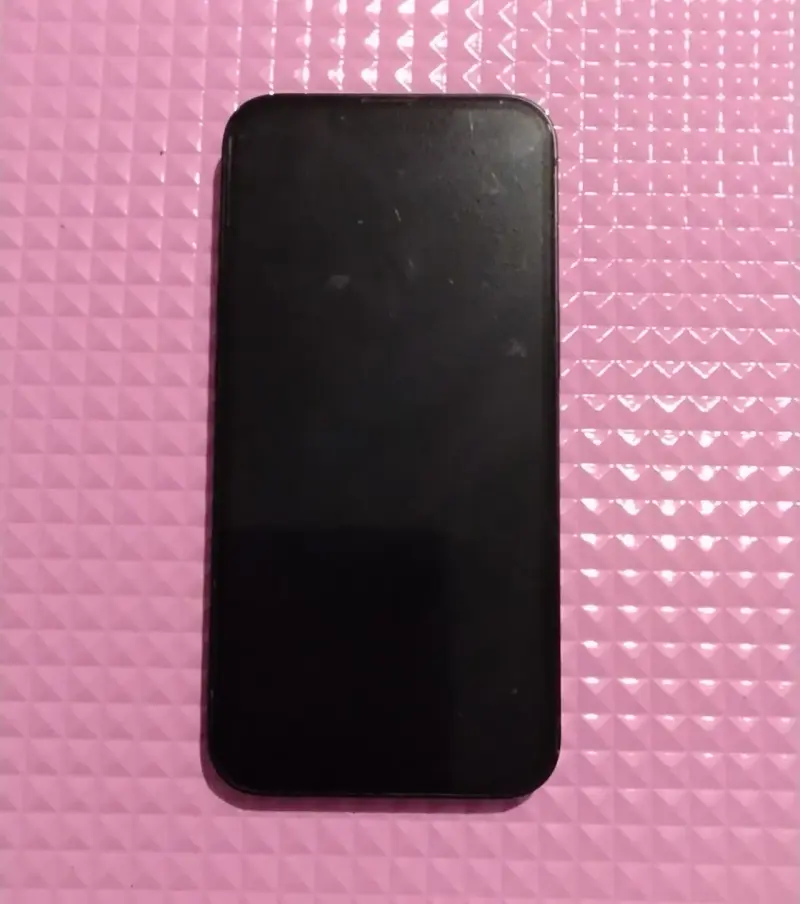 iPhone 13 en buen estado con batería al 89% - 2