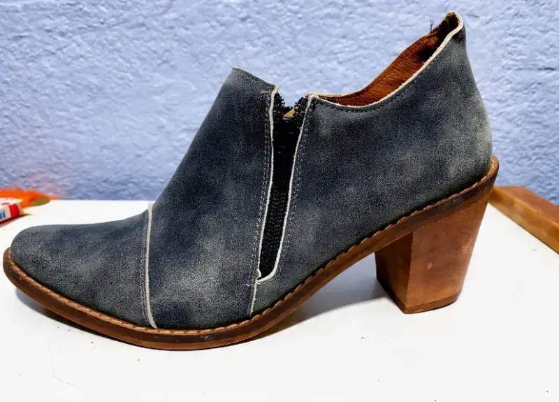 Botines de cuero gris con tacón alto - 1