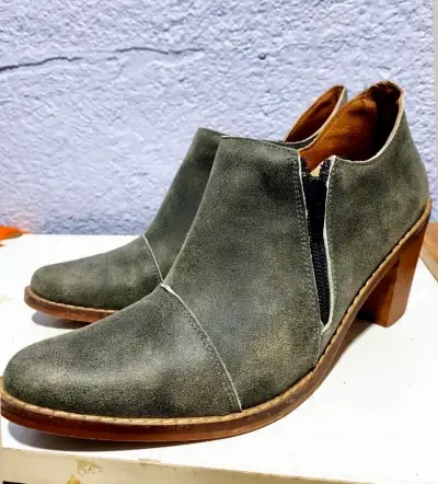 Botines de cuero gris con tacón alto - miniatura 3