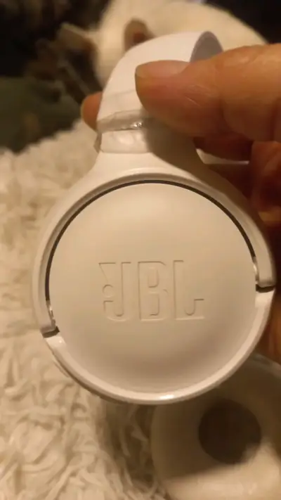Audífonos JBL blancos con diadema - miniatura 2