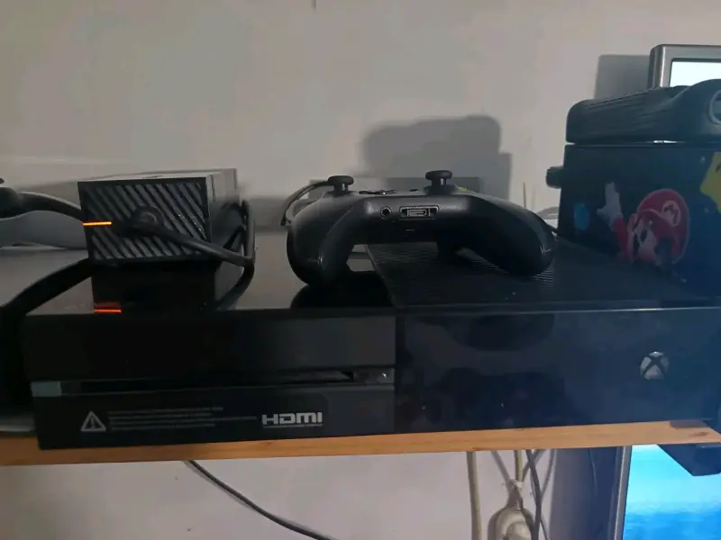 Consola Xbox One con control - 1