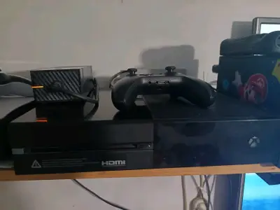 Consola Xbox One con control - miniatura 1