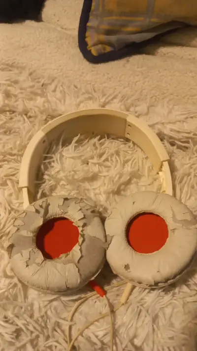 Auriculares Philips con cable blanco desgastados - miniatura 2