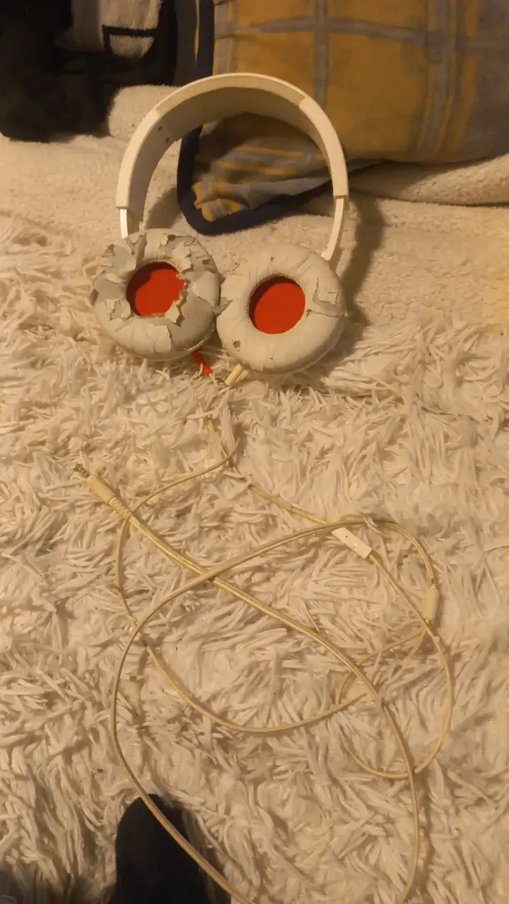Auriculares Philips con cable blanco desgastados - 3