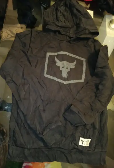 Polerón  Under Armour Project Rock talla juvenil - miniatura 2