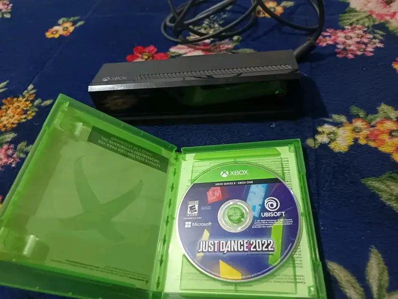 Sensor Kinect Xbox one con juego Just Dance 2022 - 3