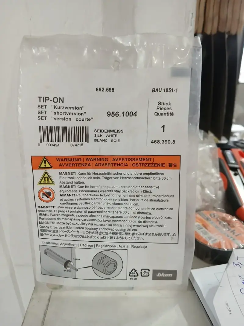 Set de ajuste Blum Tip-On blanco seda