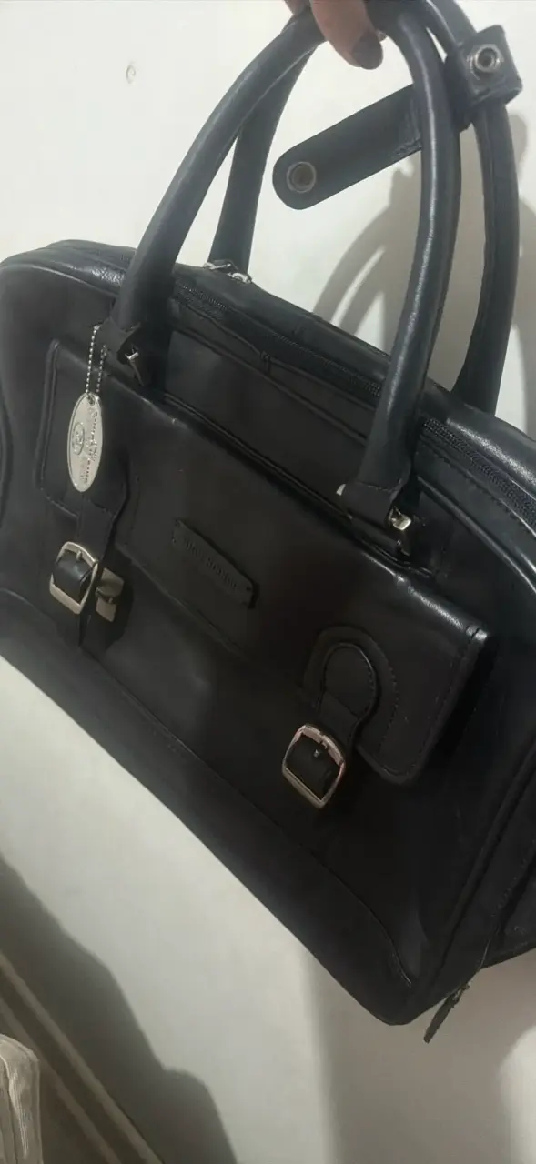 Maletín de cuero negro con hebillas - 1