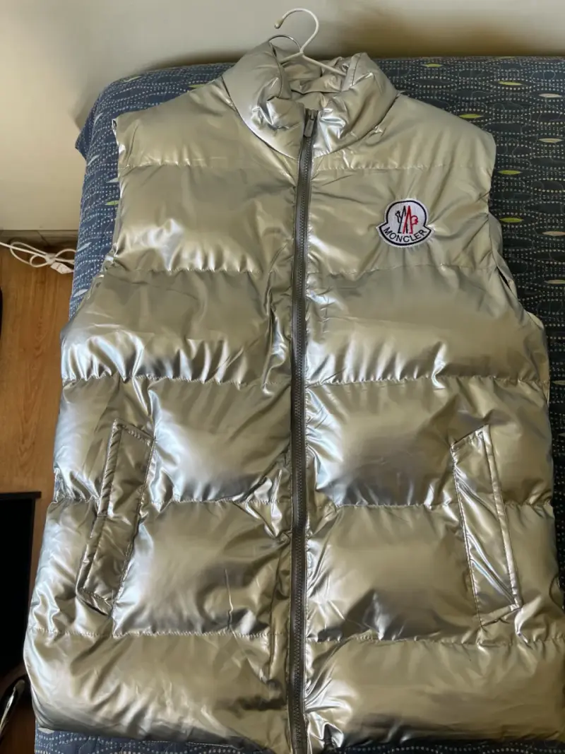 Chaleco acolchado plateado Moncler para hombre - 1