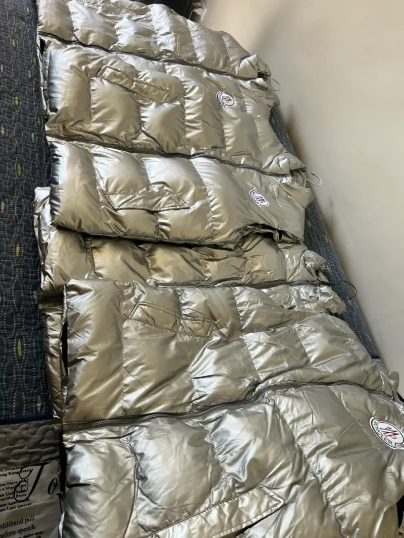 Chaleco acolchado plateado Moncler para hombre - 2