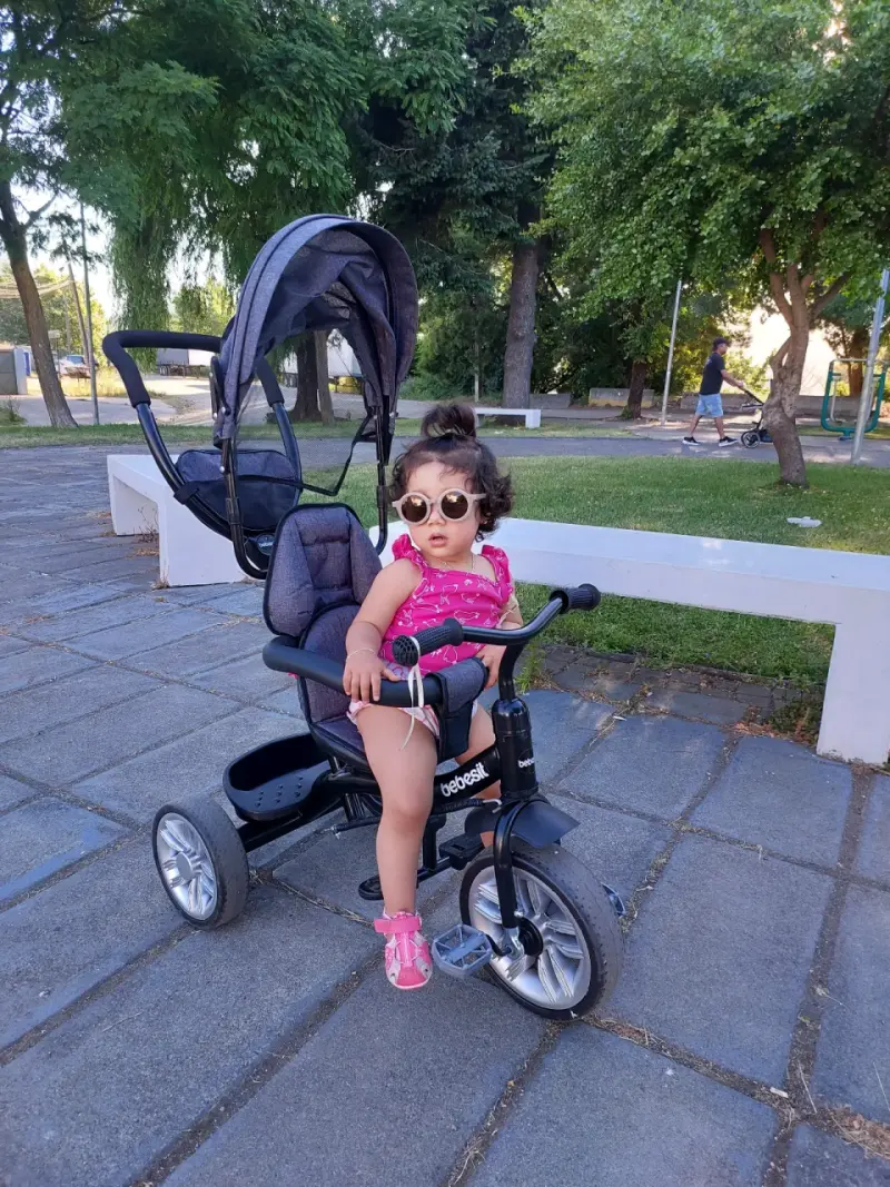 Triciclo para niños Bebesit con toldo ajustable