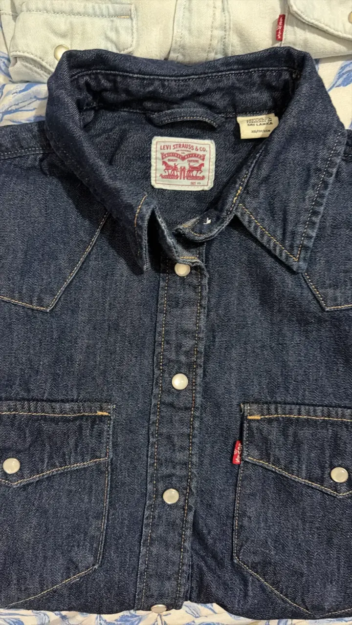 Camisa de mezclilla Levi's azul oscuro talla S