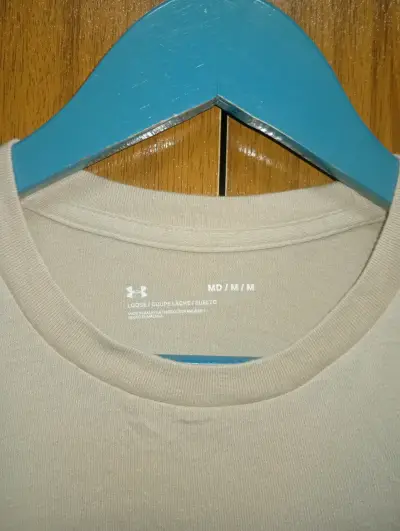 Polera Under Armour Freedom blanca para hombre - miniatura 2