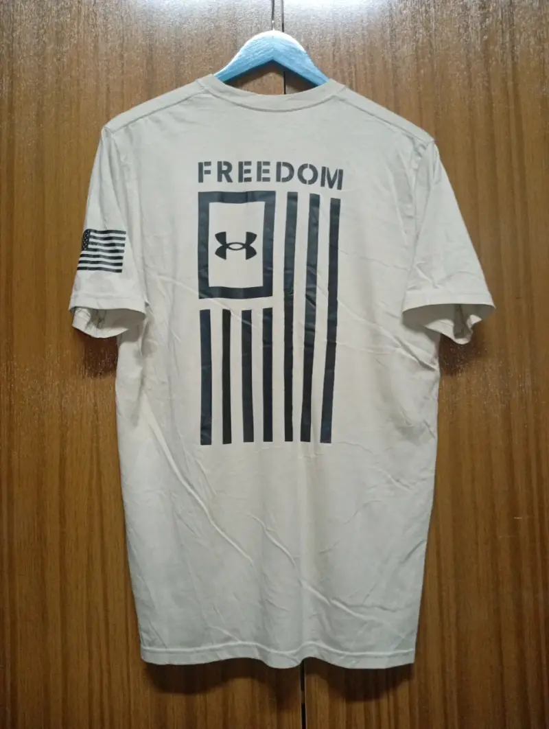 Polera Under Armour Freedom blanca para hombre - 3