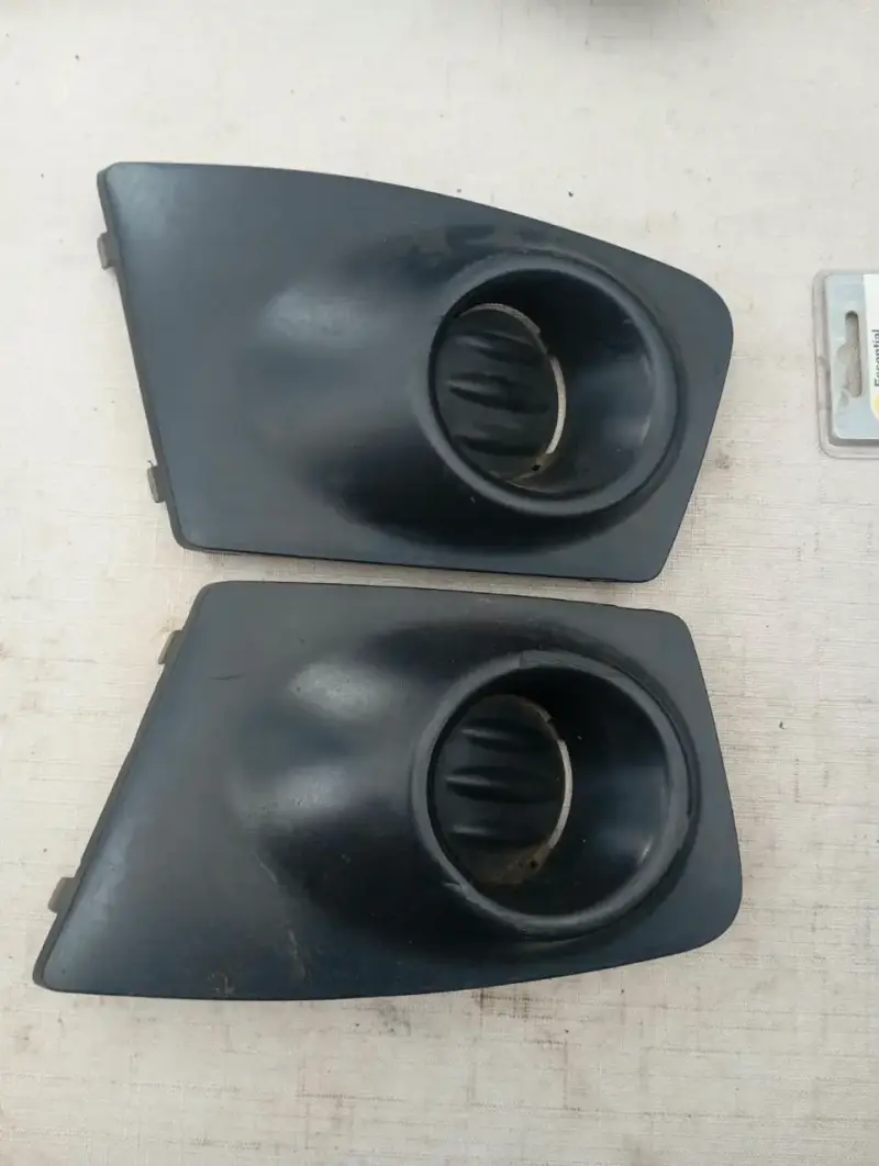 Bisel de faros antiniebla para L200