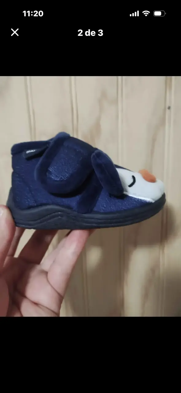 Pantuflas de bebé azul con diseño de pingüino - 1