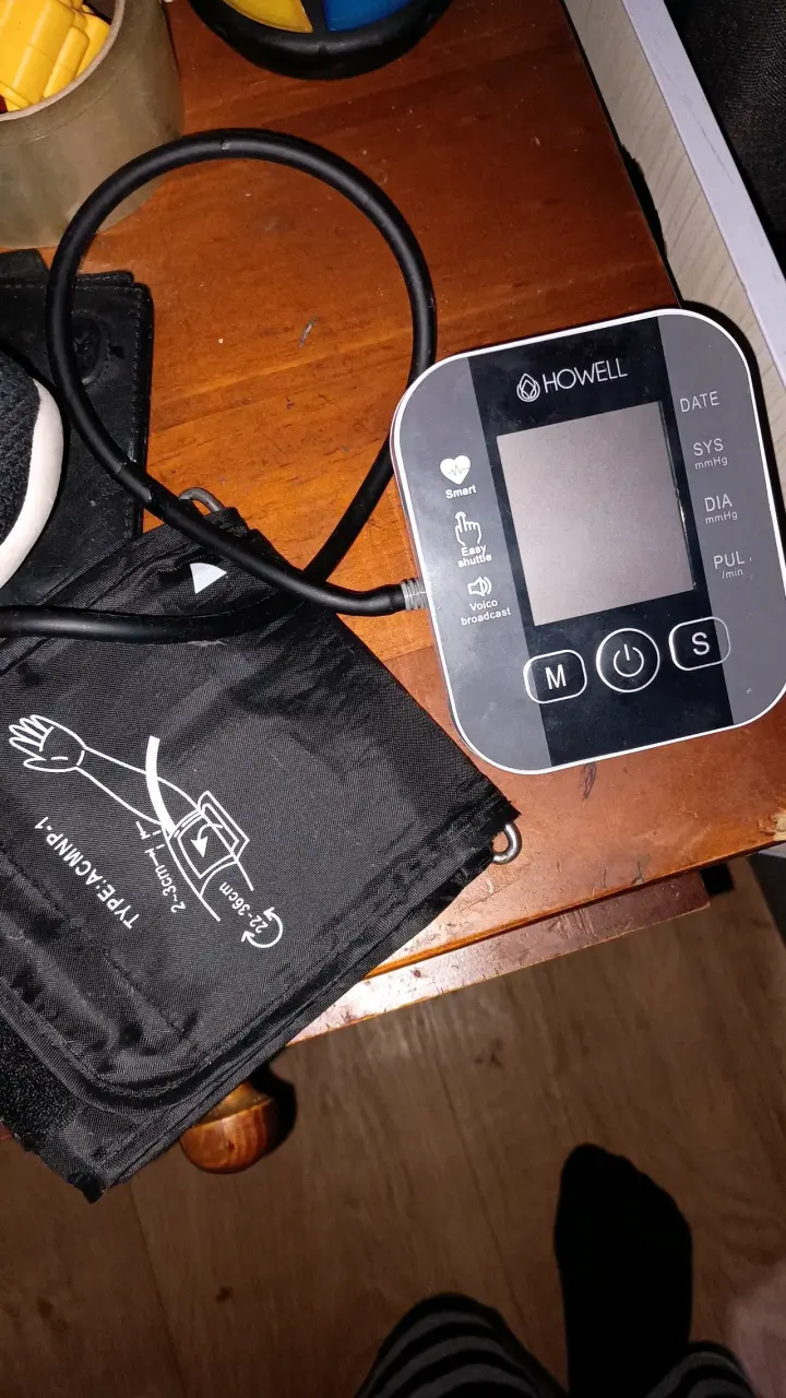 Tensiómetro digital Howell con brazalete