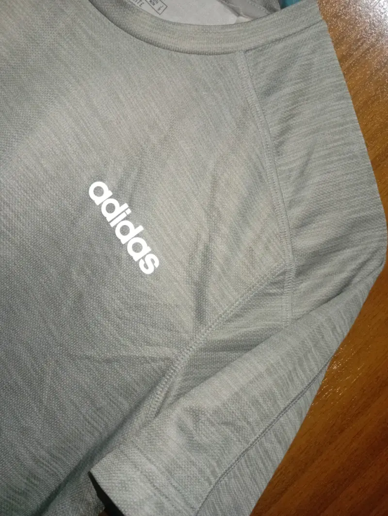 Polera deportiva gris Adidas Climalite para hombre - 2