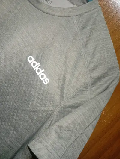 Polera deportiva gris Adidas Climalite para hombre - miniatura 2