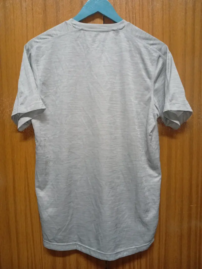 Polera deportiva gris Adidas Climalite para hombre - 4