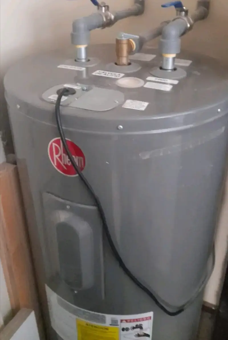 Termo eléctrico Rheem 152 litros 220V - 1