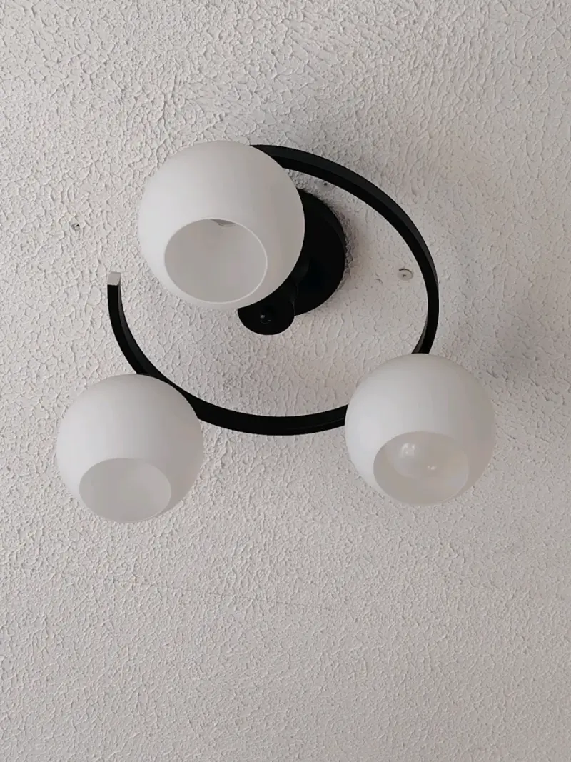 Lámpara de techo moderna con tres luces