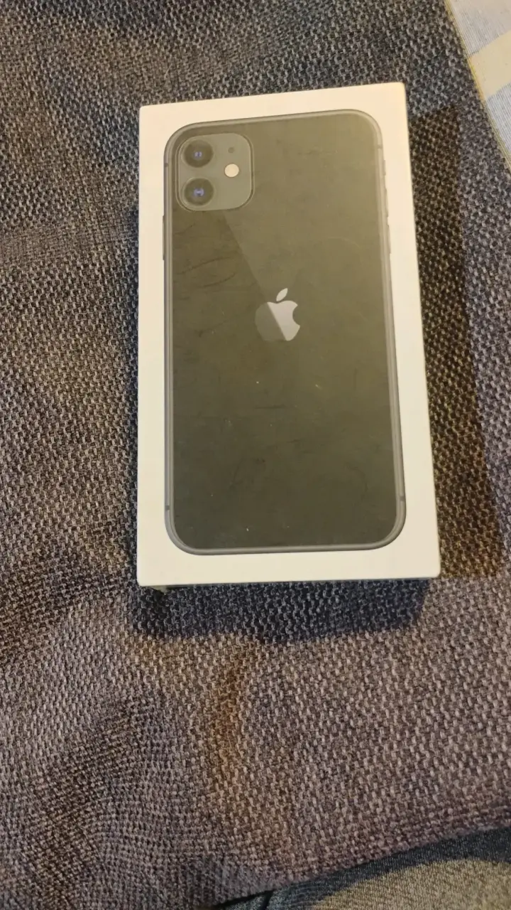 iPhone 11 en buen estado con accesorios - 1