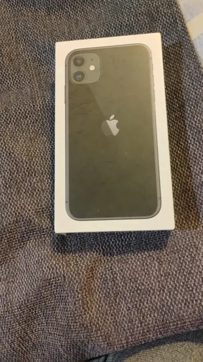iPhone 11 en buen estado con accesorios - miniatura 1