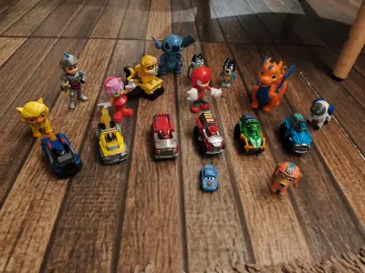 Lote de figuras, varios  para niños - miniatura 1