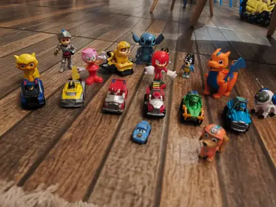 Lote de figuras, varios  para niños - miniatura 3